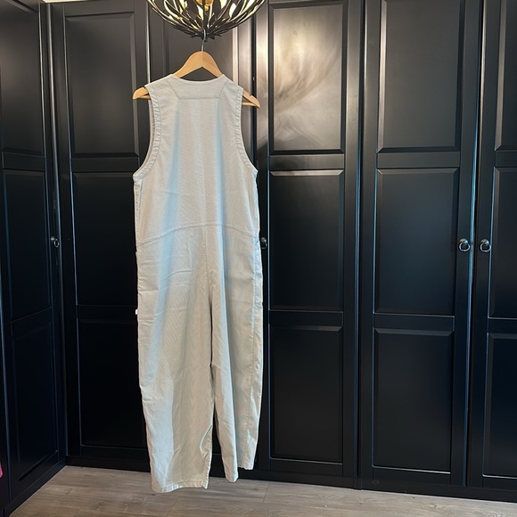 This  Lululemon versatile jumper - Picture 4 of 4